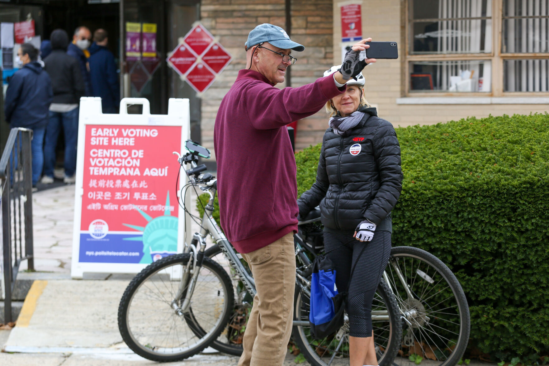 Early voting draws 40,000 in Queens 3